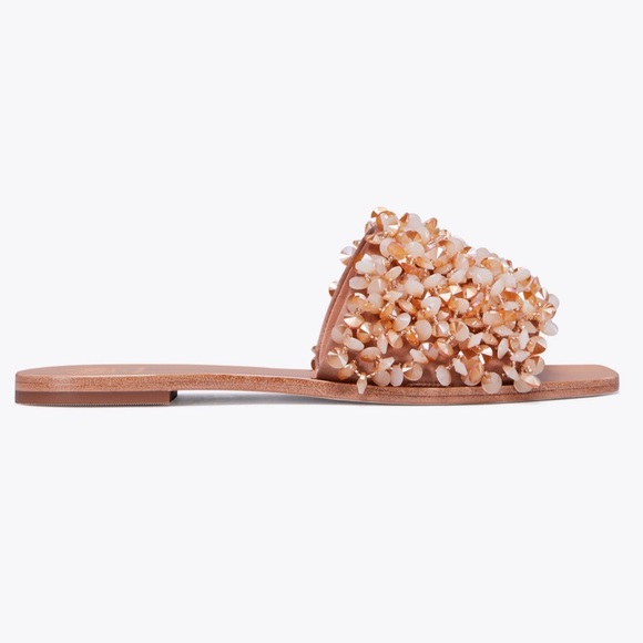 (6.5) LOGAN FLAT SLIDE - Picture 2 of 2